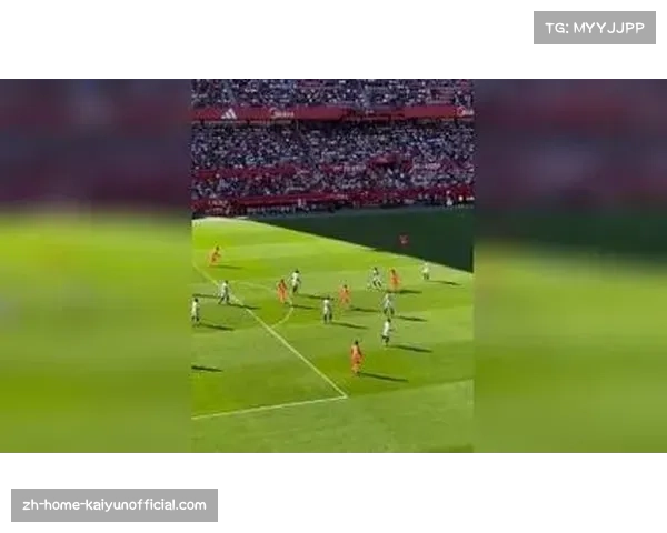 塞维利亚点球建功拉什福德再下一城半场力压巴萨暂时以二比一领先